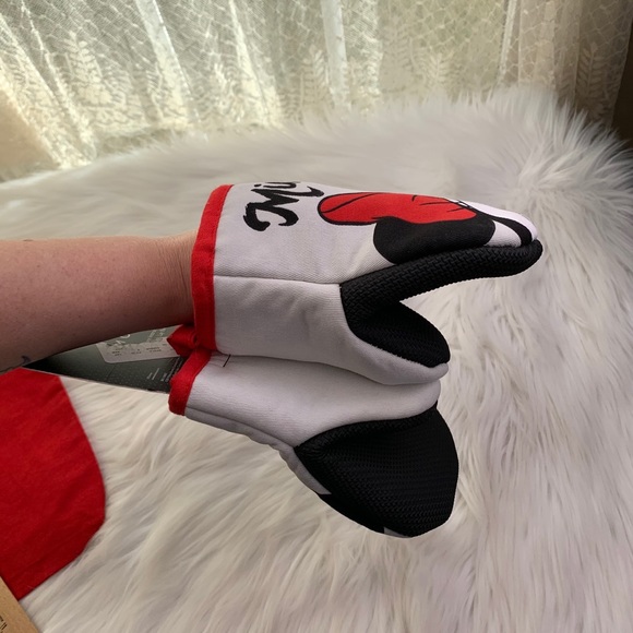 Minnie Mouse NEW oven mitts & red tote bag gift - Picture 4 of 13
